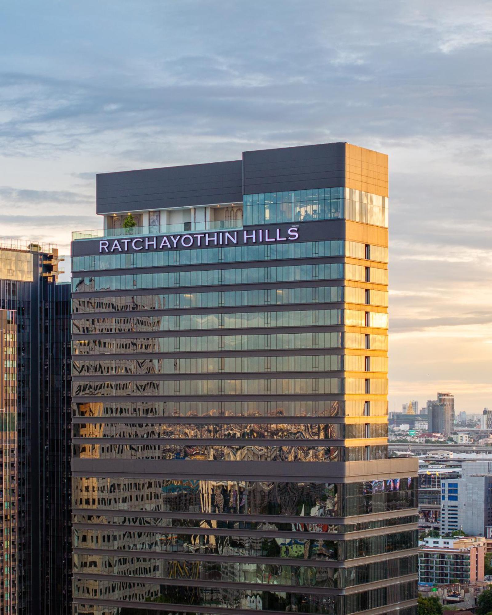 The Quarter Ratchayothin By Uhg Hotel Bangkok Exterior photo